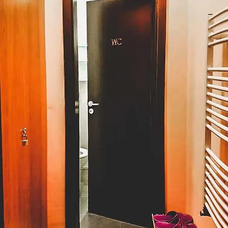 Guest house Inviting Near Central Railway Station
